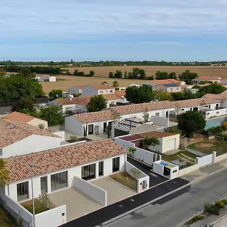 Maison Plain Pied Avec Parking Et Climatisation A Saint-vivien - Fr-1-706-35 Holiday home