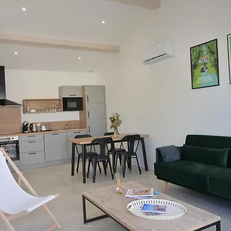 Maison Plain Pied Avec Parking Et Climatisation A Saint-vivien - Fr-1-706-35 *