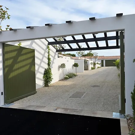 Maison Plain Pied Avec Parking Et Climatisation A Saint-vivien - Fr-1-706-35 *
