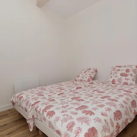 Maison Plain Pied Avec Parking Et Climatisation A Saint-vivien - Fr-1-706-35 Holiday home *